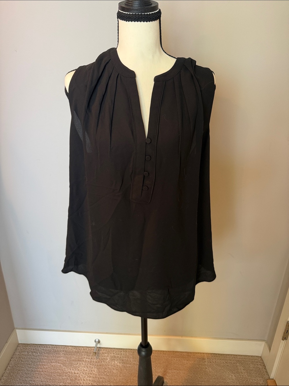 Chico's Black Sleeveless Pleated Button-Front Blouse